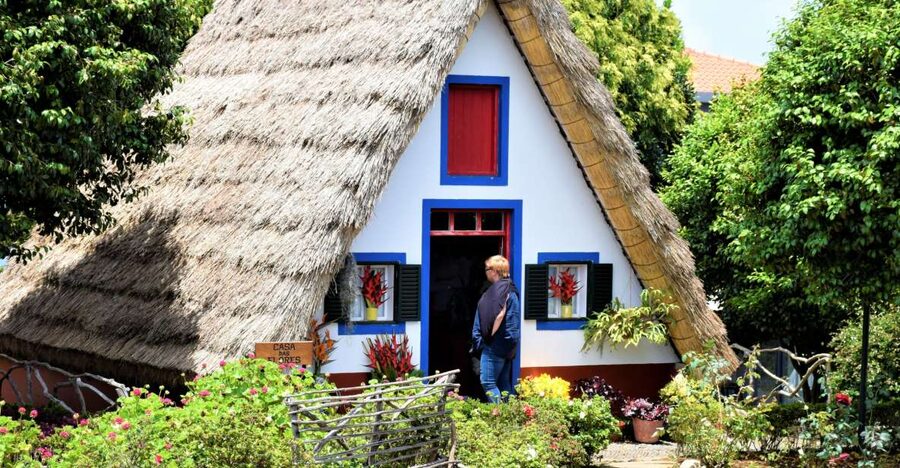 From Funchal: Santana and Pico do Areeiro East Island Tour - Santana’s houses and the main lunch break