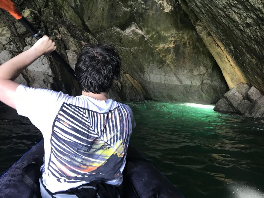 From Lisbon: Arrábida Natural Park Kayak Tour with Lunch - Preparing the kayaks beside Praia do Creiro