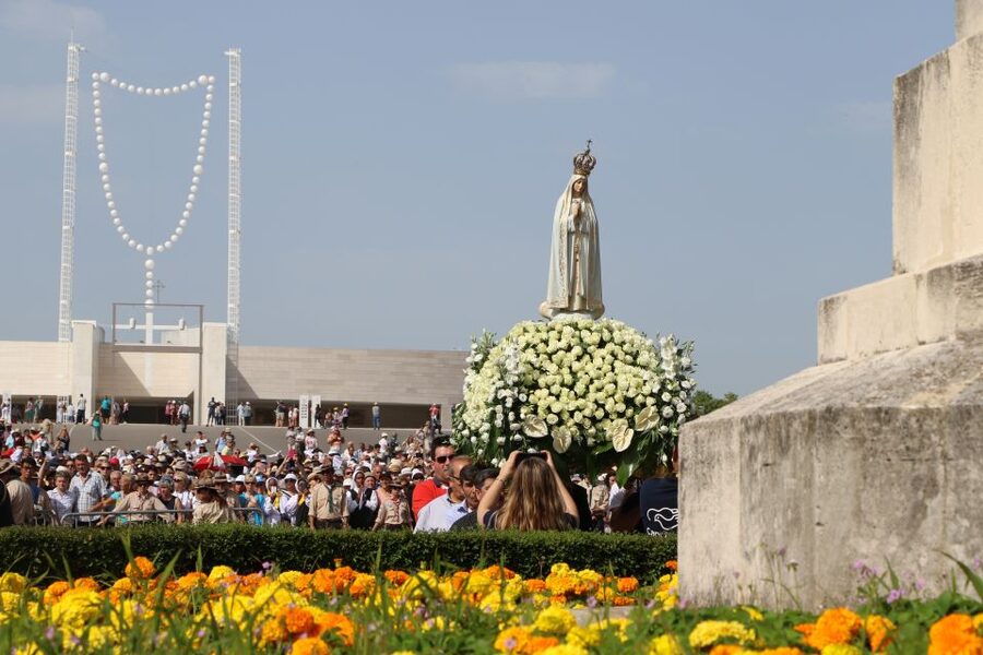 From Lisbon: Fátima and Sintra Private Tour - Guide languages and practical preparation