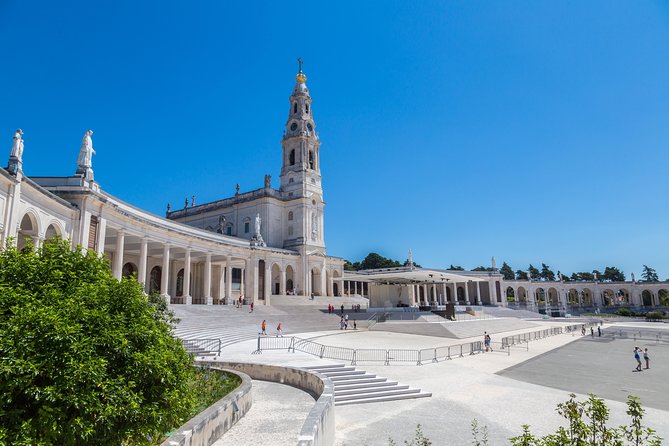 From Lisbon: Fatima Batalha Nazare & Obidos Small Group Day Trip - Guides, language, and the level of commentary