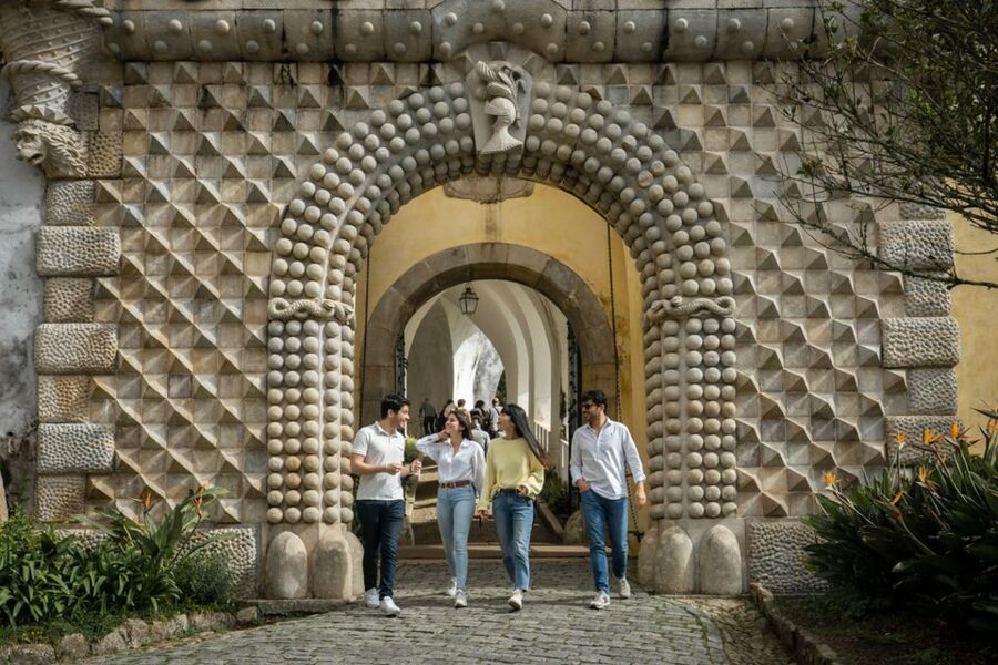 From Lisbon: Fátima, Nazaré and Sintra Guided Tour - Why the guide can make or break the day