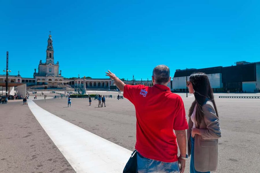 From Lisbon: Fátima, Nazaré & Sintra – 3 Cities Guided Tour - The guide and the small minivan matter