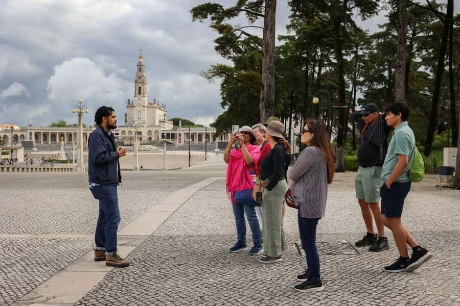 From Lisbon: Fátima, Óbidos, and Nazaré Small Group Day Tour - Meeting on Avenida da Liberdade