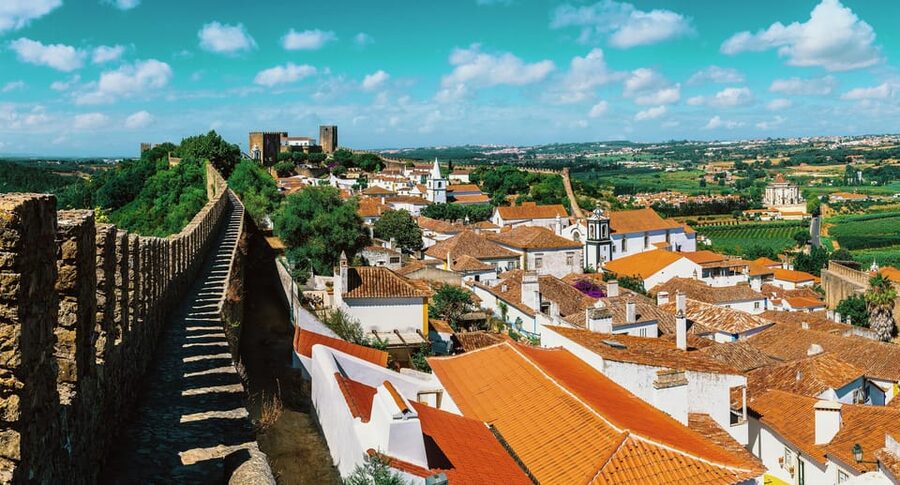From Lisbon: Nazare Big Waves and Óbidos Guide Day Trip - Meeting points and the return to Lisbon