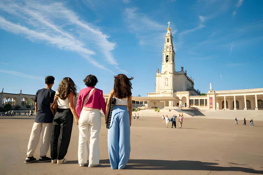 From Lisbon: Obidos, Nazaré and Fátima Small Group Tour - Key points at a glance