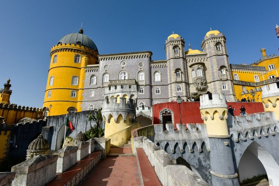 From Lisbon: Sintra and Cascais Full-Day Private Tour - What the private guide adds