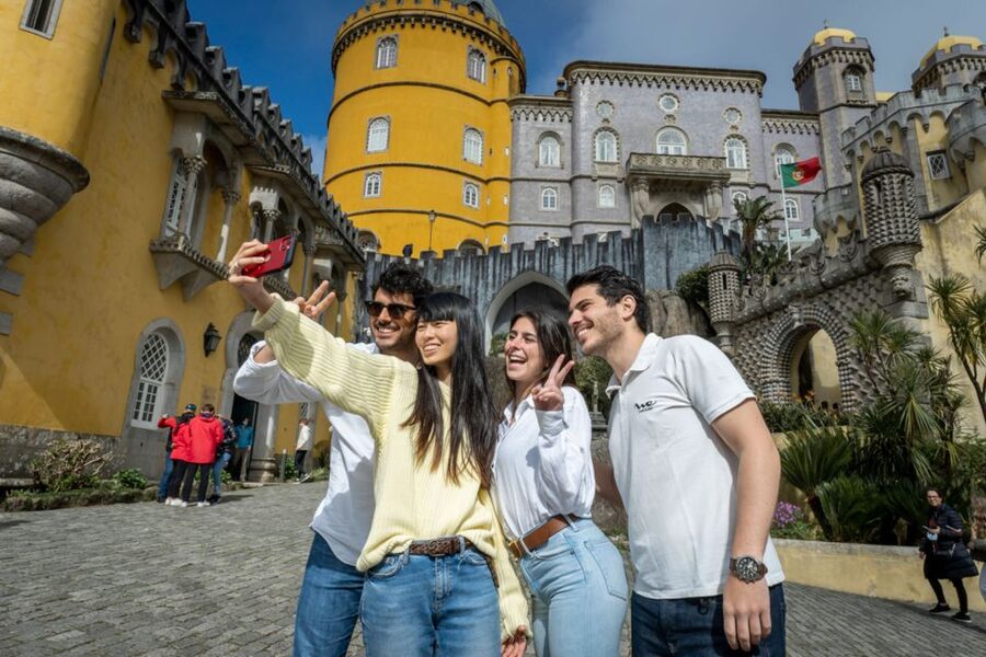 From Lisbon: Sintra & Pena Palace Day Trip with Wine Tasting - Why the guide can make or break the Sintra visit