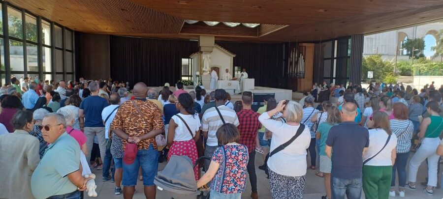 From Lisbon: Small Group Fátima & Little Shepherds Town Tour - Hotel pickup and the 75-minute ride north
