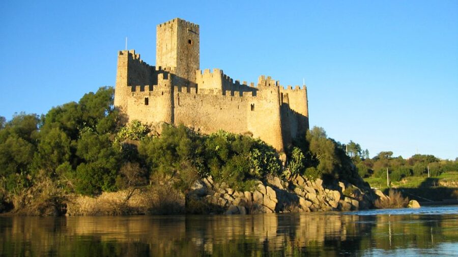 From Lisbon: Tomar, Christ Convent & Almourol Castle Tour - Climbing to Tomar Castle and the Convent of Christ