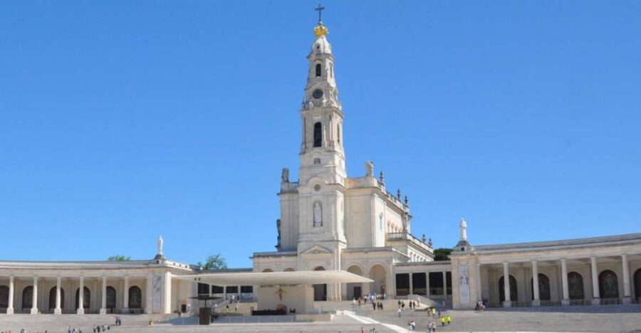 From Lisbon: Tour to Fátima, Batalha, Nazaré and Óbidos - Key points at a glance
