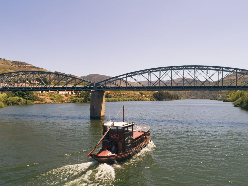 From Pinhão: Douro Valley Rabelo Boat Tour with Audio Guide - Quinta do Bomfim and the first vineyard terraces