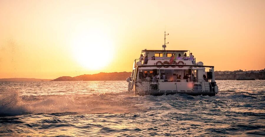 From Portimão: Benagil Sunset Cruise - The sunset return to Portimão