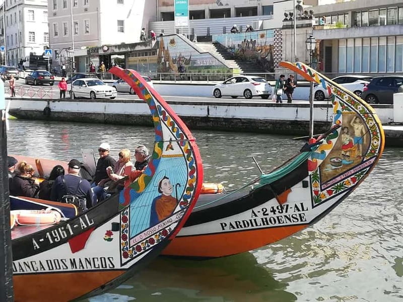 From Porto: Aveiro & Coimbra Tour with Moliceiro Boat Cruise - What the small group changes