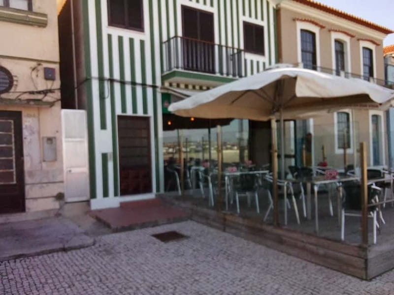 From Porto: Aveiro & Coimbra Tour with Moliceiro Boat Cruise - Who should book this tour