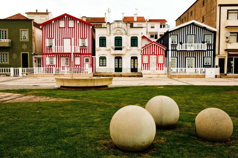 From Porto: Aveiro Half-Day Tour with 1-Hour Cruise - Walking through Aveiro’s canals and Art Nouveau streets