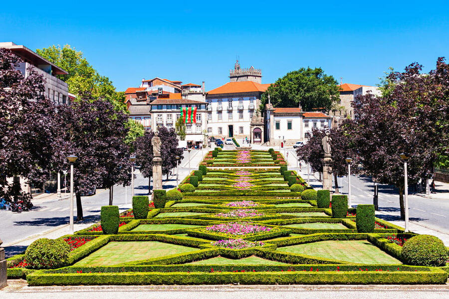 From Porto: Braga and Guimarães Full-Day Trip - Guimarães Castle and Portugal’s beginnings