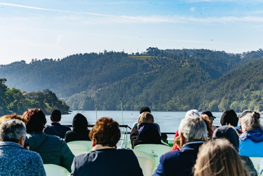 From Porto: Douro River Cruise to Régua with Lunch - The Carrapatelo Dam and the approach to Régua