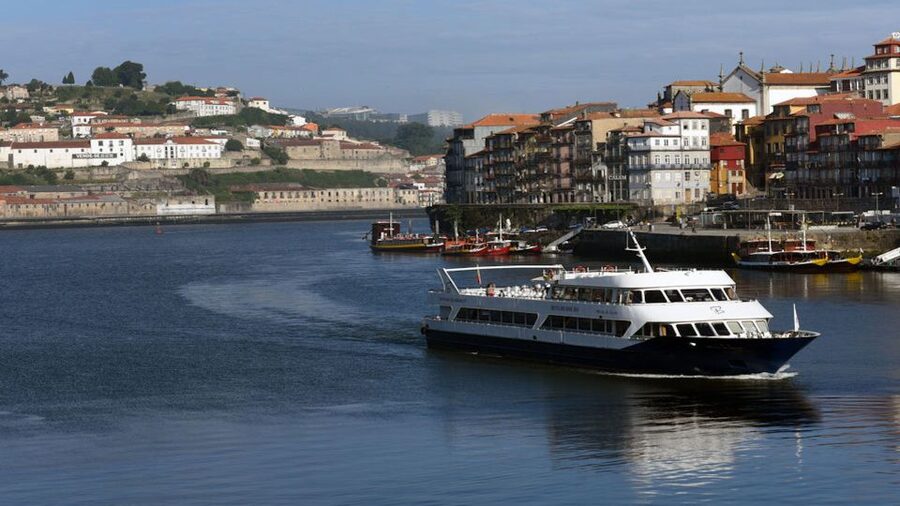 From Porto: Douro River Cruise, Winery Visit & Lunch - Régua and the story of Douro wine