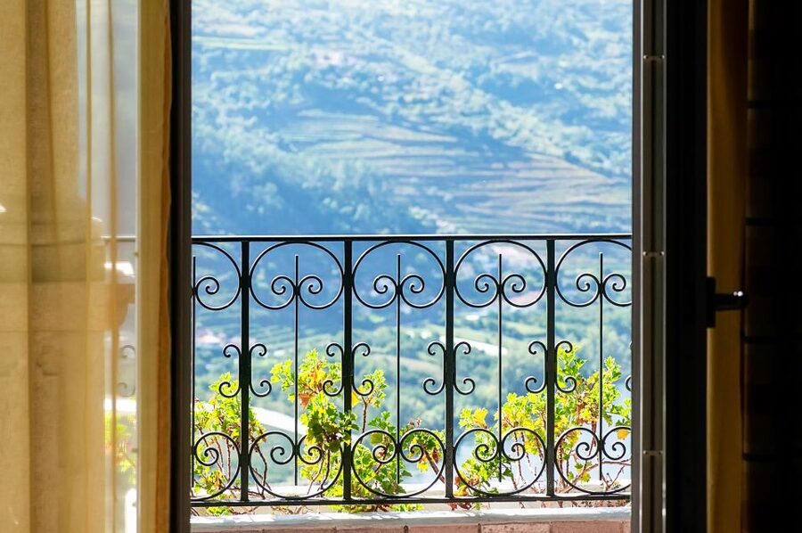 From Porto: Douro Valley w/ Boat Tour, Wine Tasting & Lunch - The one hour cruise from Pinhão