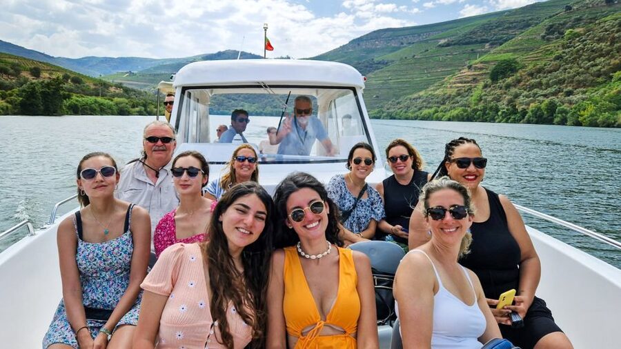 From Porto: Douro Valley w/ Boat Tour, Wine Tasting & Lunch - A second wine stop near Pinhão