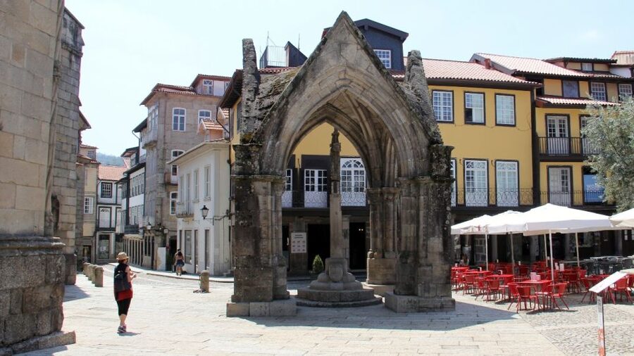 From Porto: Wonders of Braga & Guimaraes Private Day Trip - Lunch as part of the northern Portugal experience