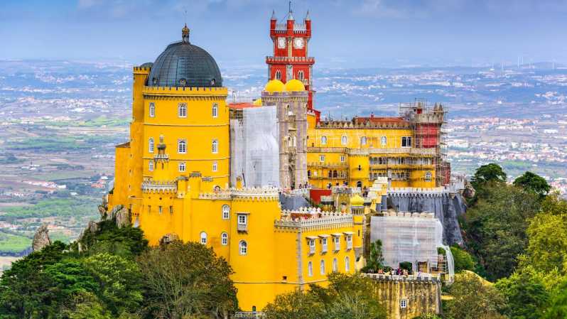 From/To Lisbon: Sintra Hop-on Hop-off Tickets + Audio Guide - Using the hop-on hop-off buses in Sintra