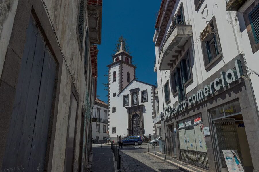 Funchal: City Highlights Tuk-Tuk Tour - Funchal Cathedral and its Manueline details