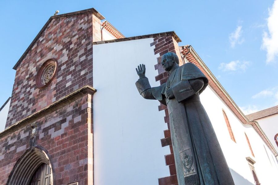 Funchal: Old Town Walking Tour - The Legislative Assembly and the cathedral