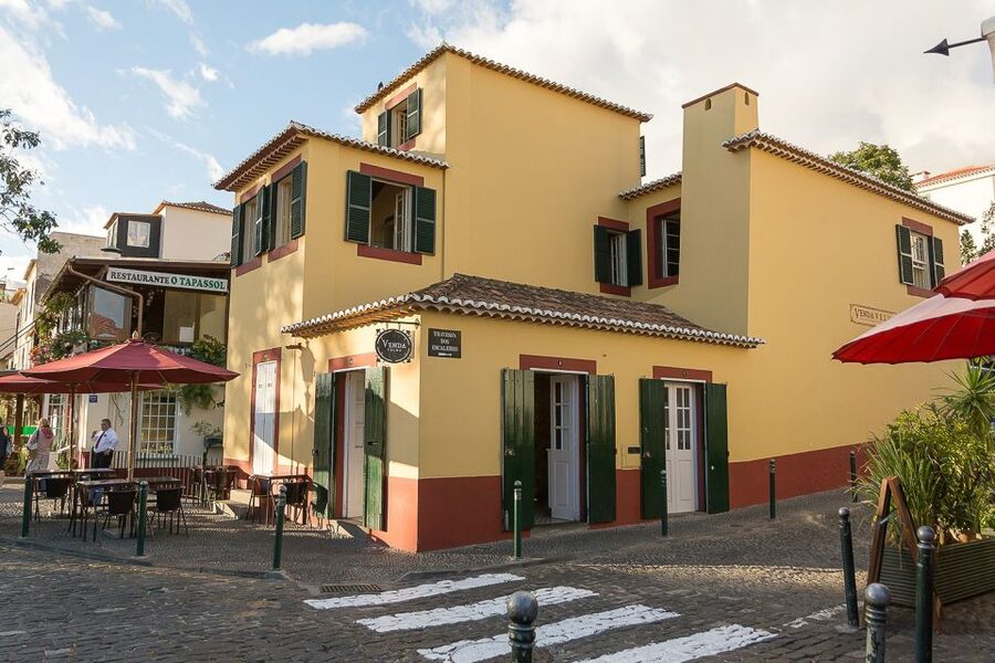 Funchal: Old Town Walking Tour - Finding the Jesuits’ College meeting point