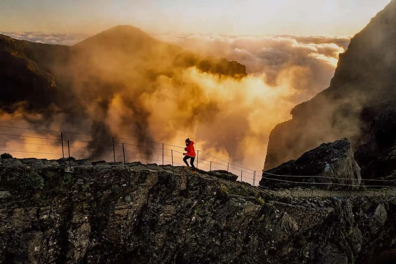 Funchal: Sunrise Pico do Arieiro & Ruivo/Larano HikeTransfer - Walking the Stairway to Heaven section