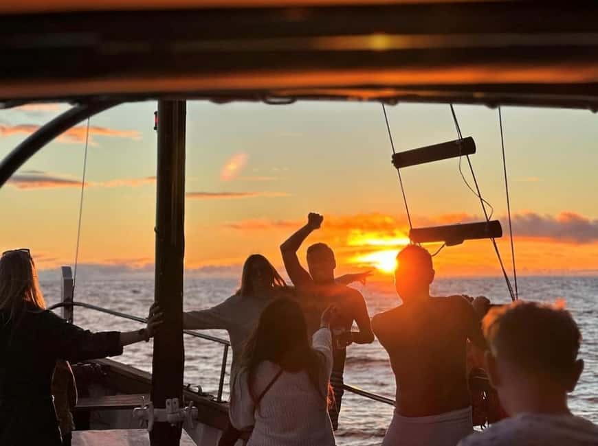 Funchal: Sunset Tour on Traditional Madeiran Boat w/ Drinks - The sunset finale near Cabo Girão
