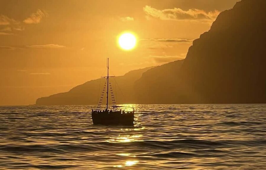 Funchal: Sunset Tour on Traditional Madeiran Boat w/ Drinks - What to bring and how to prepare