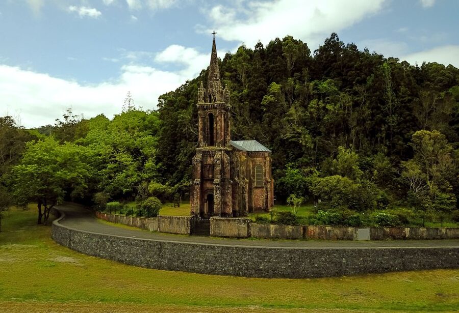 Furnas: Tea Plantations, Lake and Volcano Guided Tour - Terra Nostra brings gardens and warm mineral water