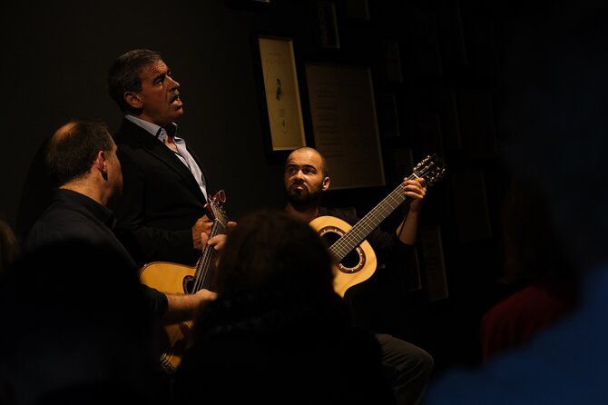 Ideal Clube de Fado - The singers and musicians