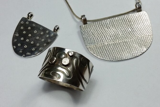 Jewellery Workshop in Albufeira - Choosing What You Want to Make