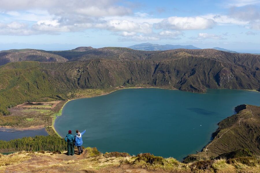 Lagoa do Fogo: Guided Volcano Geo Tour w/ Hotsprings Bathing - Down the mountain toward Ribeira Grande