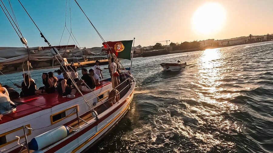 Lagos: Sunset Sail aboard a Traditional Boat with Prosecco - Who will enjoy this Lagos sailing?