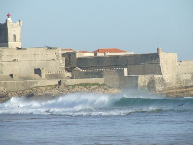 Lisbon: 1.5-Hour Surf Lesson - Meeting the instructors at Carcavelos Surf School