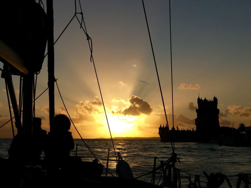 Lisbon: 1 or 2-Hour Cruise along the Tagus River - Small groups and the onboard feel