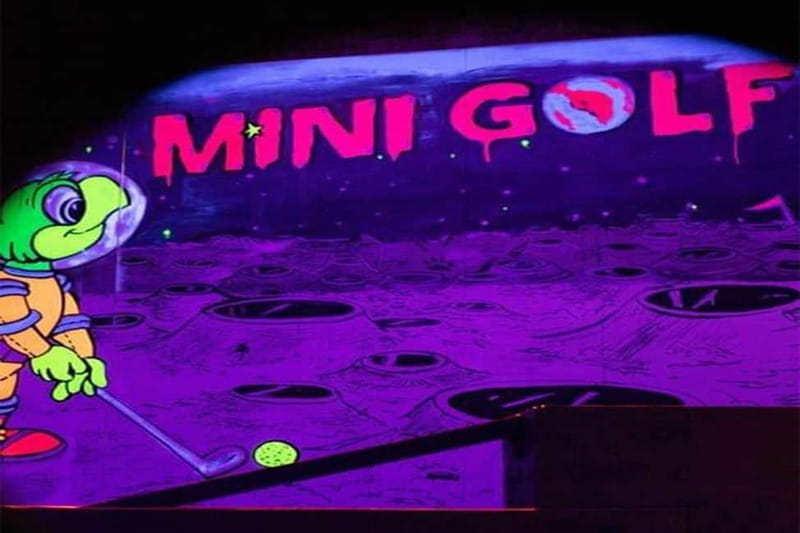Lisbon: 18-Hole Indoor Minigolf Ticket with Bar Area - How long the 18 holes really take
