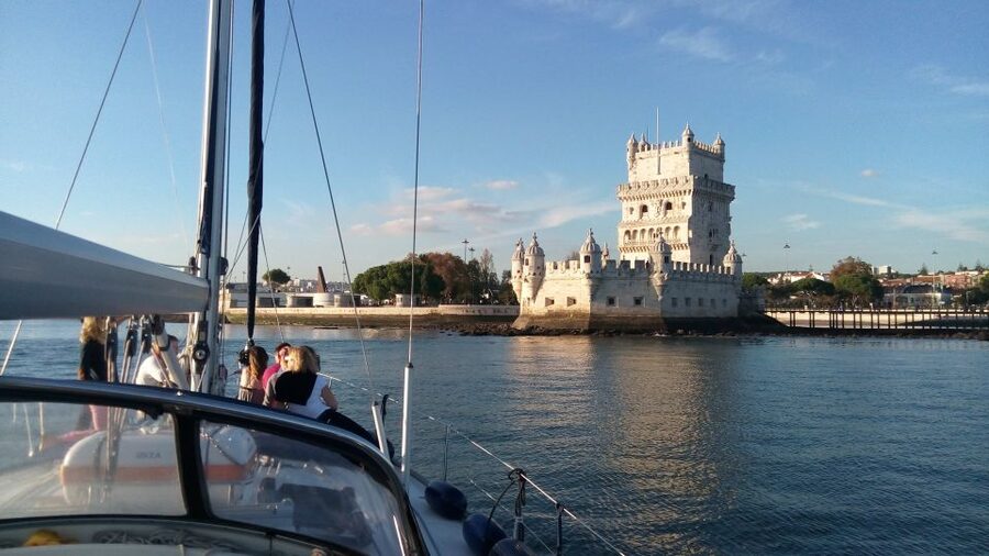 Lisbon: 2-Hour Sailing Yacht Cruise & Guided Tour w/2 drinks - Belém Tower and the 25 de Abril Bridge