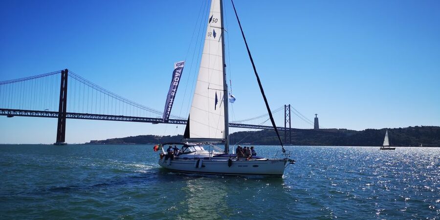 Lisbon: 2-Hour Sailing Yacht Cruise & Guided Tour w/2 drinks - Drinks, guiding, and the feel on board