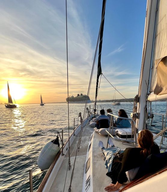 Lisbon: 2H Sunset Boat Cruise Tour with Drinks - Why a sunset cruise suits Lisbon