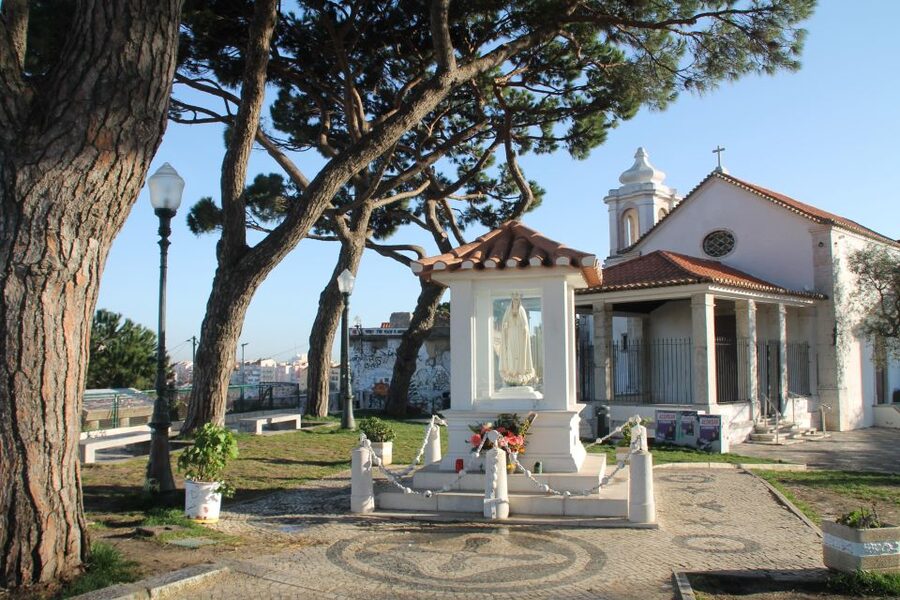 Lisbon: 3-Hour Sightseeing Tour by Tuk-Tuk - What to bring and what to expect on the road