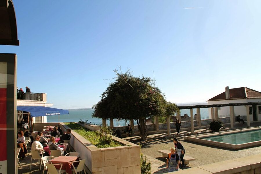 Lisbon: 3-Hour Sightseeing Tour by Tuk-Tuk - What the private format is worth