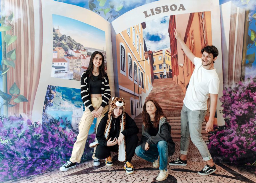 Lisbon: 3D Fun Art Museum Admission Ticket - The confetti room and colorful family fun