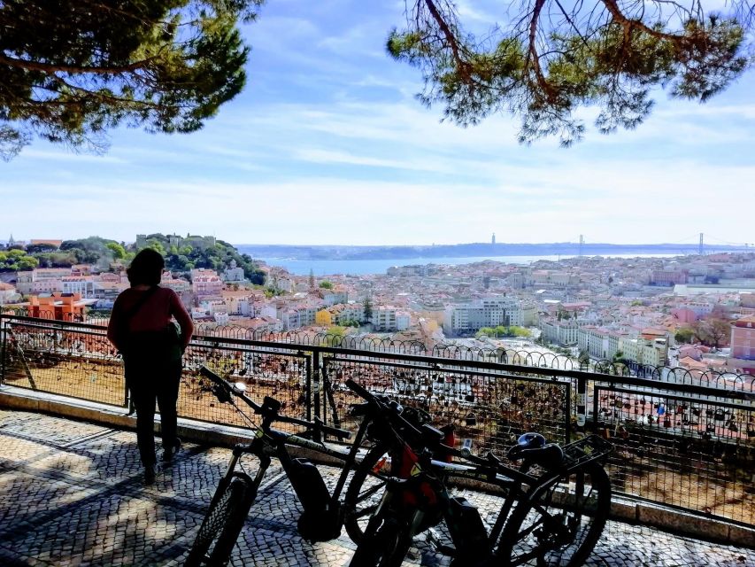 Lisbon: 7 Hills Panoramic Guided Tour by E-Bike - São Pedro de Alcântara and the first big views