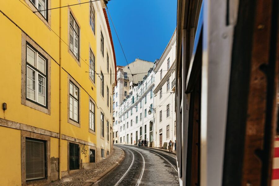 Lisbon: 72/96-Hour Hop-On Hop-Off Bus, Tram & Boat Ticket - Who should buy the 72-hour or 96-hour option?