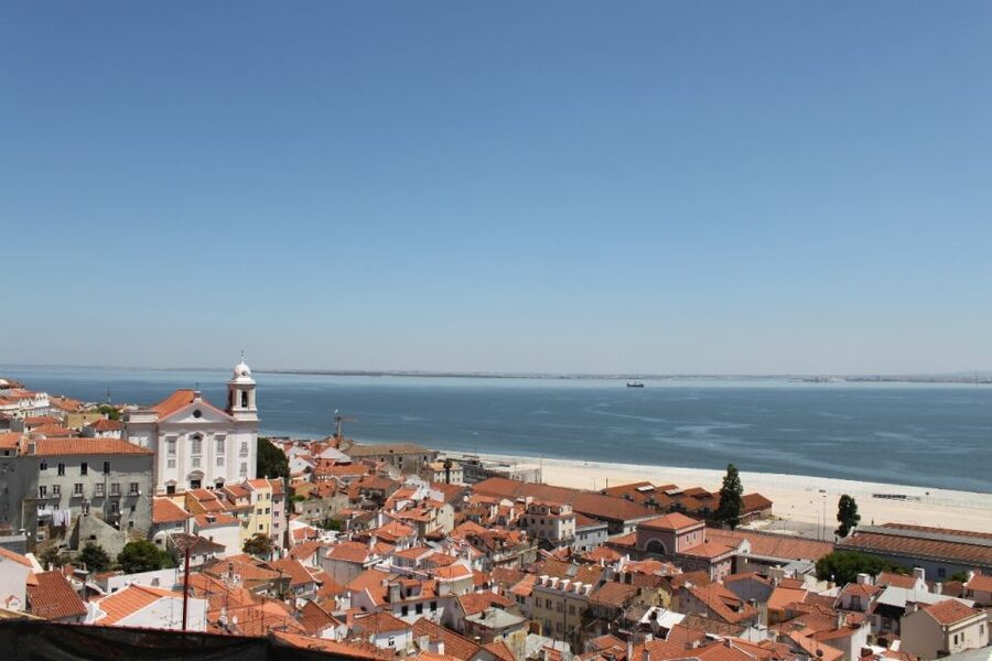 Lisbon: Alfama and São Jorge Castle Quarters Walking Tour - Portas do Sol and the view over Alfama