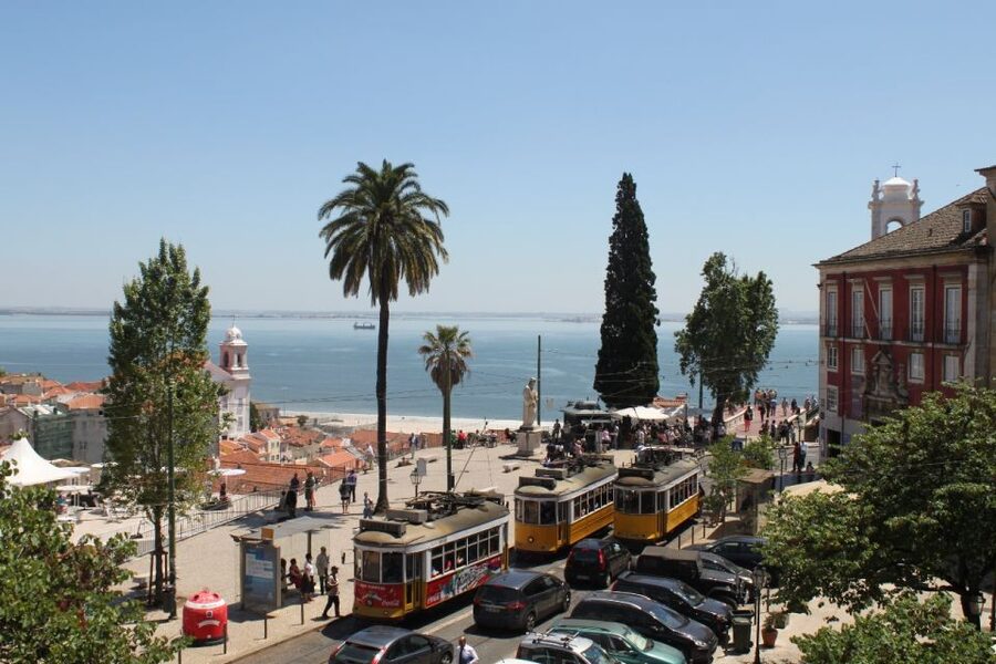 Lisbon: Alfama and São Jorge Castle Quarters Walking Tour - Is $23 good value for 150 minutes?